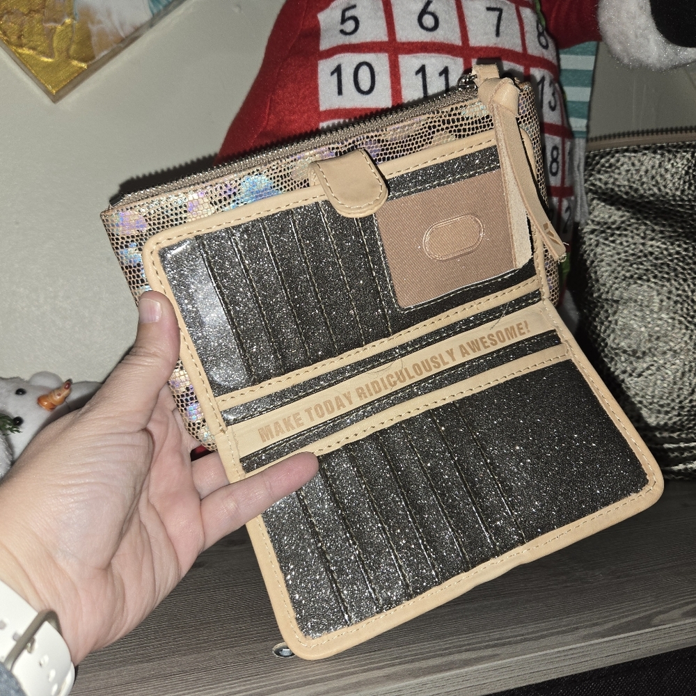 Consuela Iris wallet